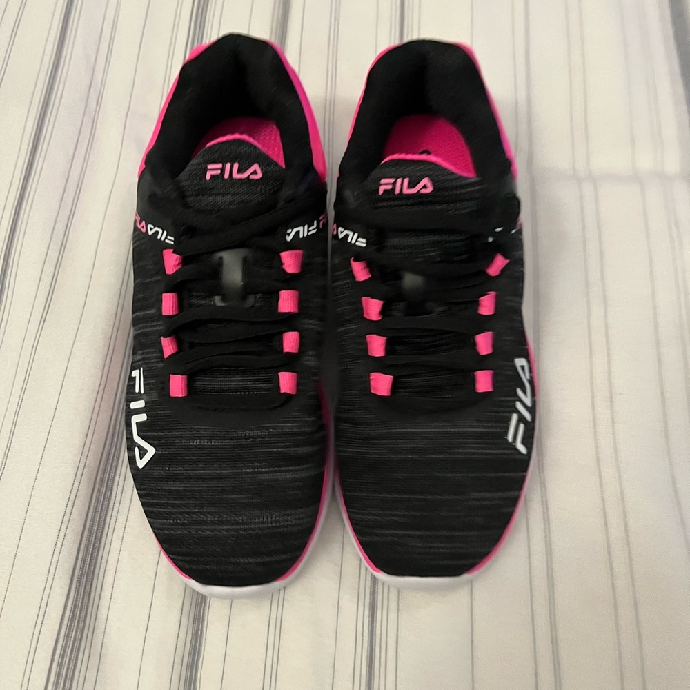BRAND NEW GIRLS SIZE 2 FILA TENNIS SHOES - Picture 4 of 14